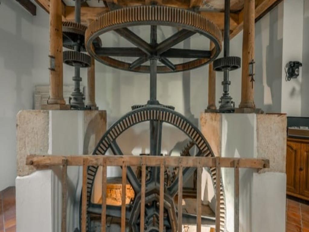 Le moulin Bondon, 14 couchages, gîte rénové au bord de l'eau