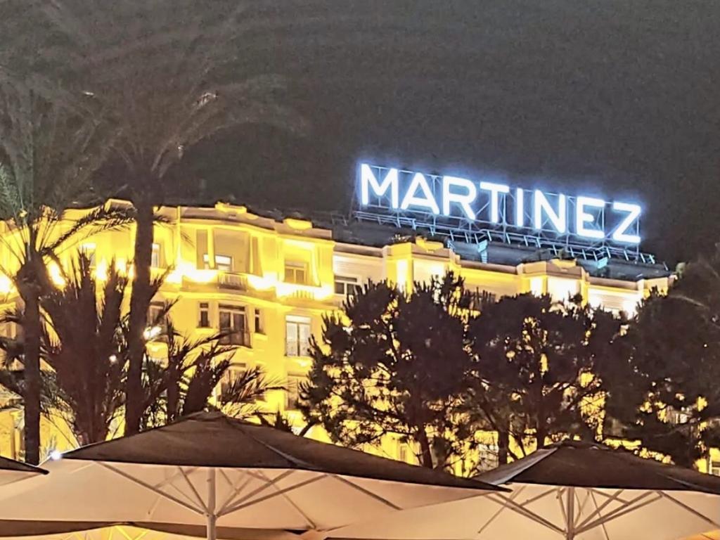 Appartement 2P relooking à Cannes, Festival Cinema, Netflix et parking gratuit, accueil 5 étoiles, excellent rapport qualité-prix