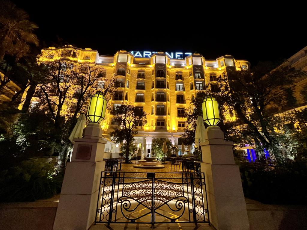 Appartement 2P relooking à Cannes, Festival Cinema, Netflix et parking gratuit, accueil 5 étoiles, excellent rapport qualité-prix