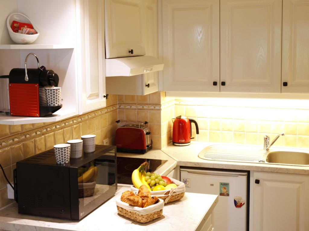 Appartement 2P relooking à Cannes, Festival Cinema, Netflix et parking gratuit, accueil 5 étoiles, excellent rapport qualité-prix
