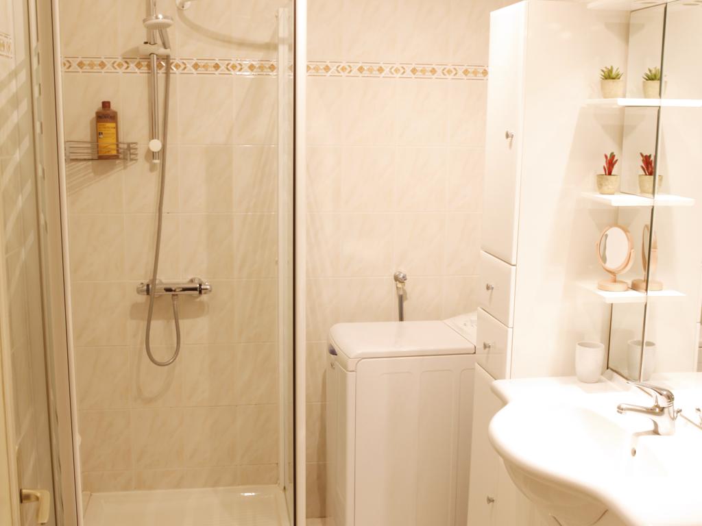 Appartement 2P relooking à Cannes, Festival Cinema, Netflix et parking gratuit, accueil 5 étoiles, excellent rapport qualité-prix