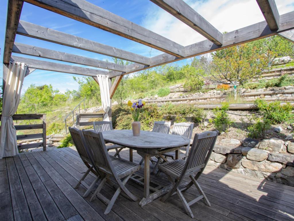 Villa Cimiez Vue exceptionnelle sur Lac de Serre-Ponçon, plan d'eau et Montagnes à Embrun "Nice des Alpes" Gîte très équipé 6 pers. 3 CH balcon terrasse jardin