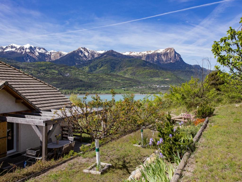 Villa Cimiez Vue exceptionnelle sur Lac de Serre-Ponçon, plan d'eau et Montagnes à Embrun "Nice des Alpes" Gîte très équipé 6 pers. 3 CH balcon terrasse jardin