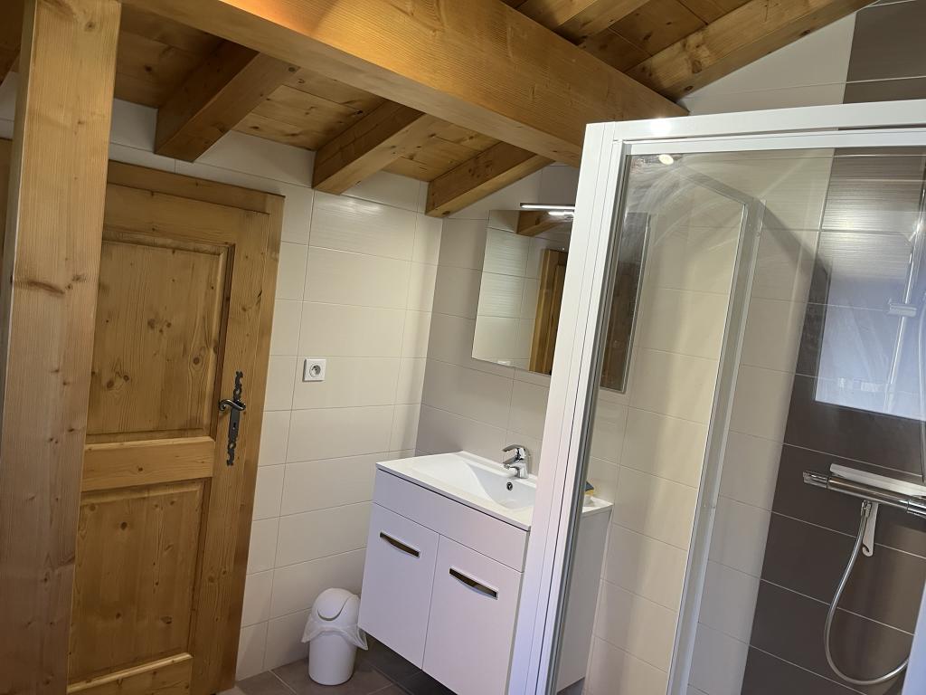 Chalet trois étoiles à Samoëns, Haute Savoie (74), vue directe sur la montagne