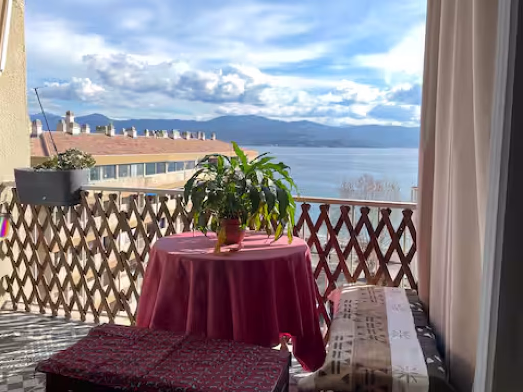 Plages et commerces au pied de l'appartement !