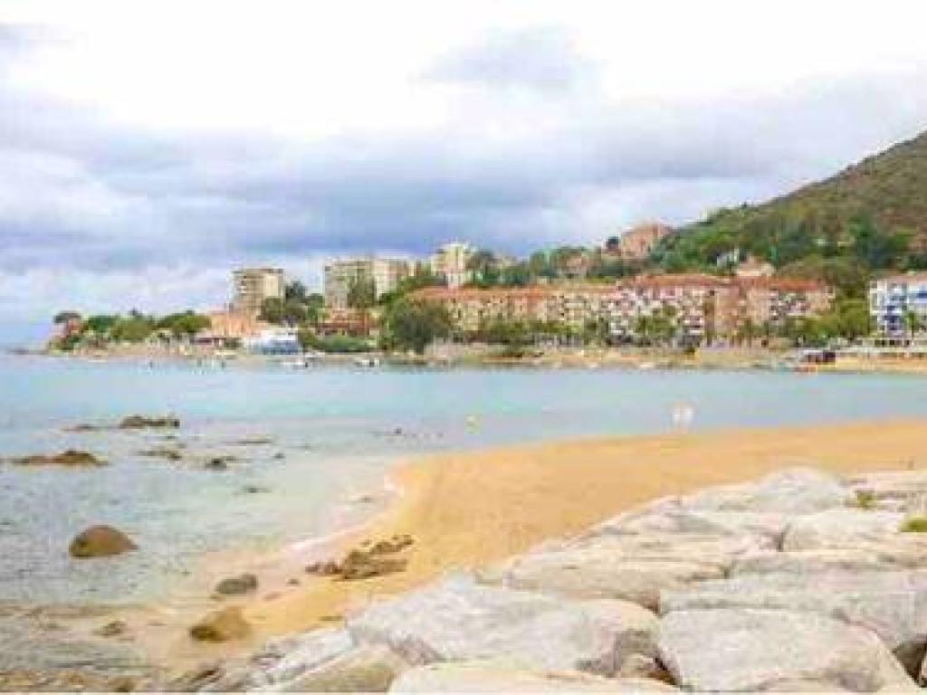 Plages et commerces au pied de l'appartement !