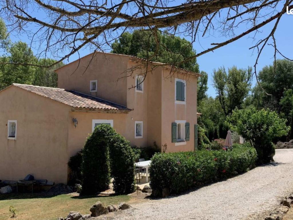 Superbe villa 10 personnes avec piscine chauffée à Villecroze