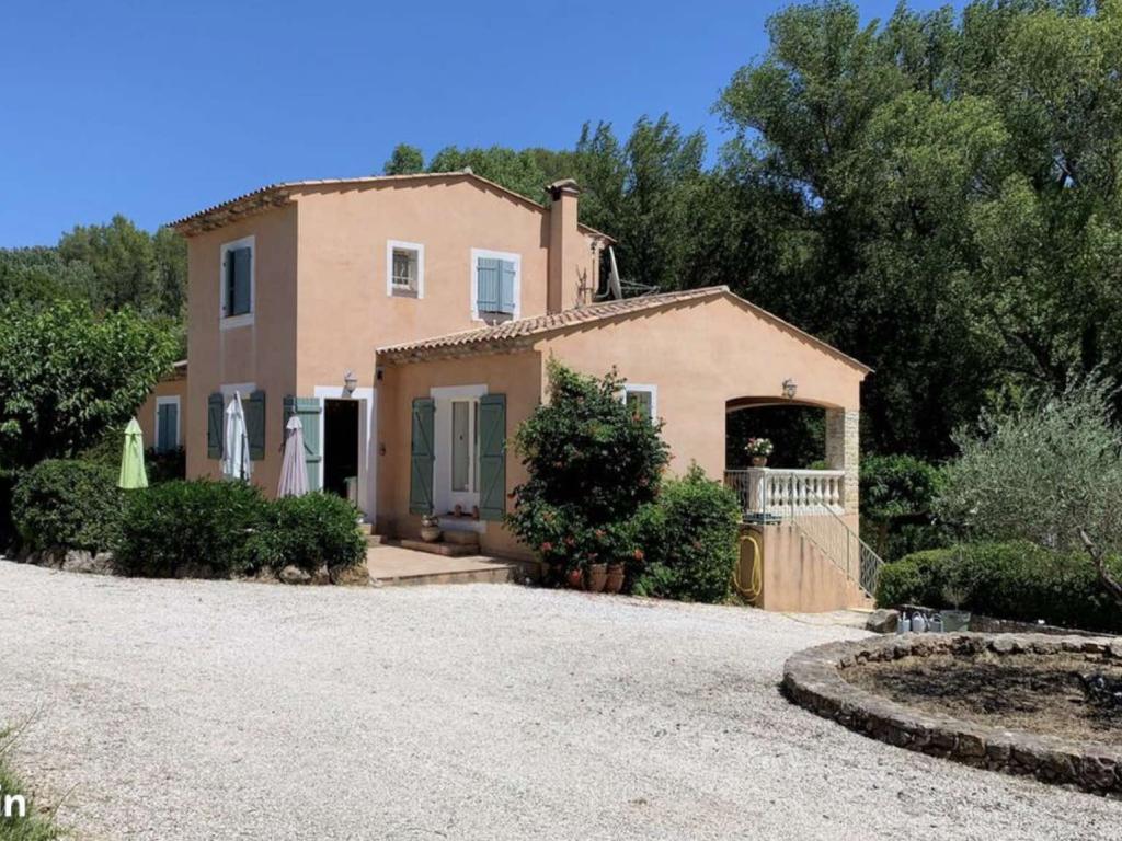 Superbe villa 10 personnes avec piscine chauffée à Villecroze