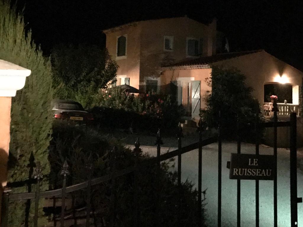 Superbe villa 10 personnes avec piscine chauffée à Villecroze