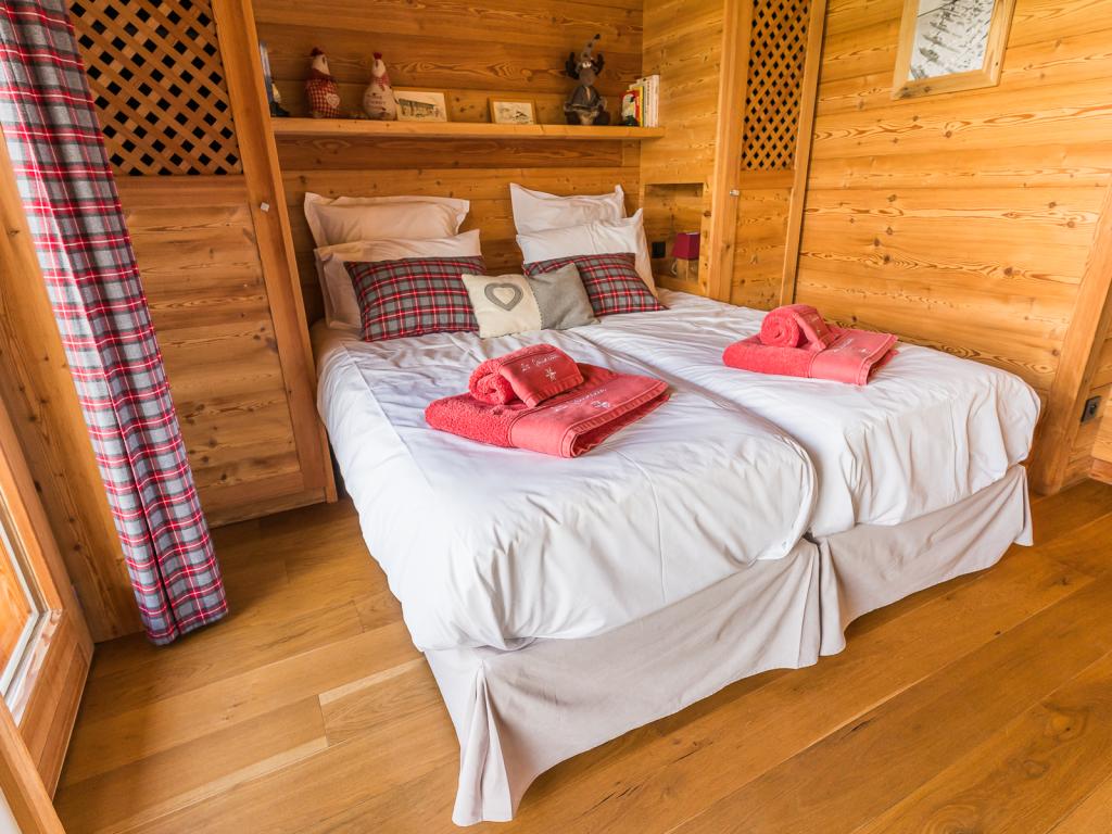 Chalet "La Gélinotte" MEGEVE-COMBLOUX, HIVER 2025-2026, 200 m2, 8-10 personnes, 5 chambres, vue panoramique, haut de gamme