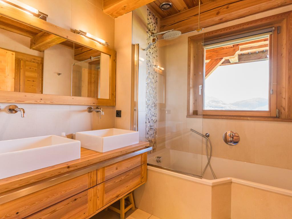 Chalet "La Gélinotte" MEGEVE-COMBLOUX, HIVER 2025-2026, 200 m2, 8-10 personnes, 5 chambres, vue panoramique, haut de gamme