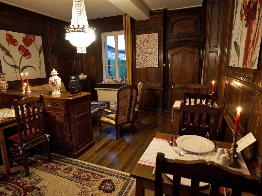 Chambres & Table d'hôtes Au Chapitre, chambres dans une maison de charme, table remarquable