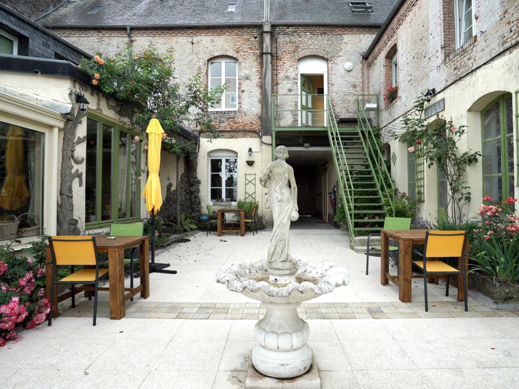 Chambres & Table d'hôtes Au Chapitre, chambres dans une maison de charme, table remarquable