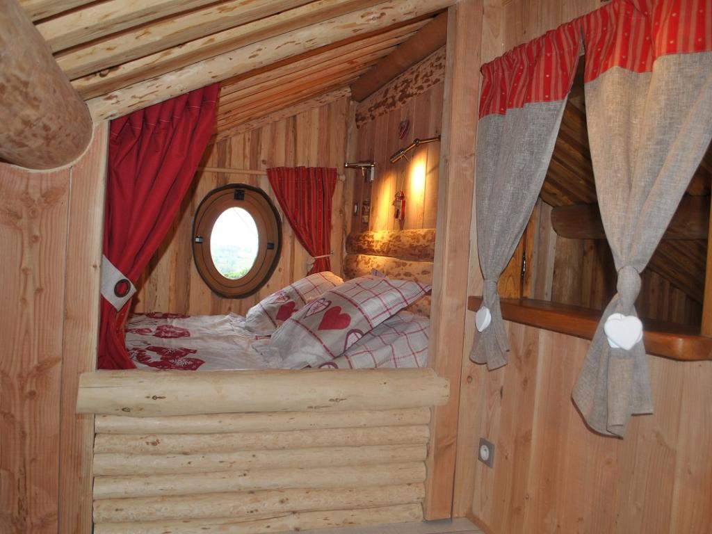 CHALET EN RONDINS DE BOIS AVEC SPA ET CUISINE D'ETE