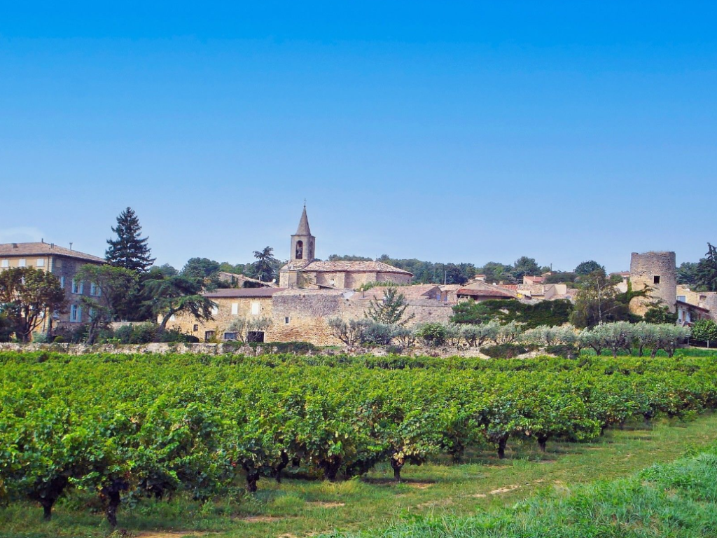 Loue maison ancienne en Gard Provençal avec piscine privée - 10 couchages, 5 chambres, accès PMR
