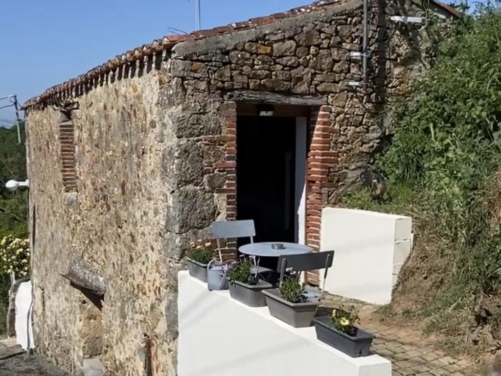 La Petite Maison : charme authentique et séjour atypique pour 4 - 15 minutes du Puy du Fou