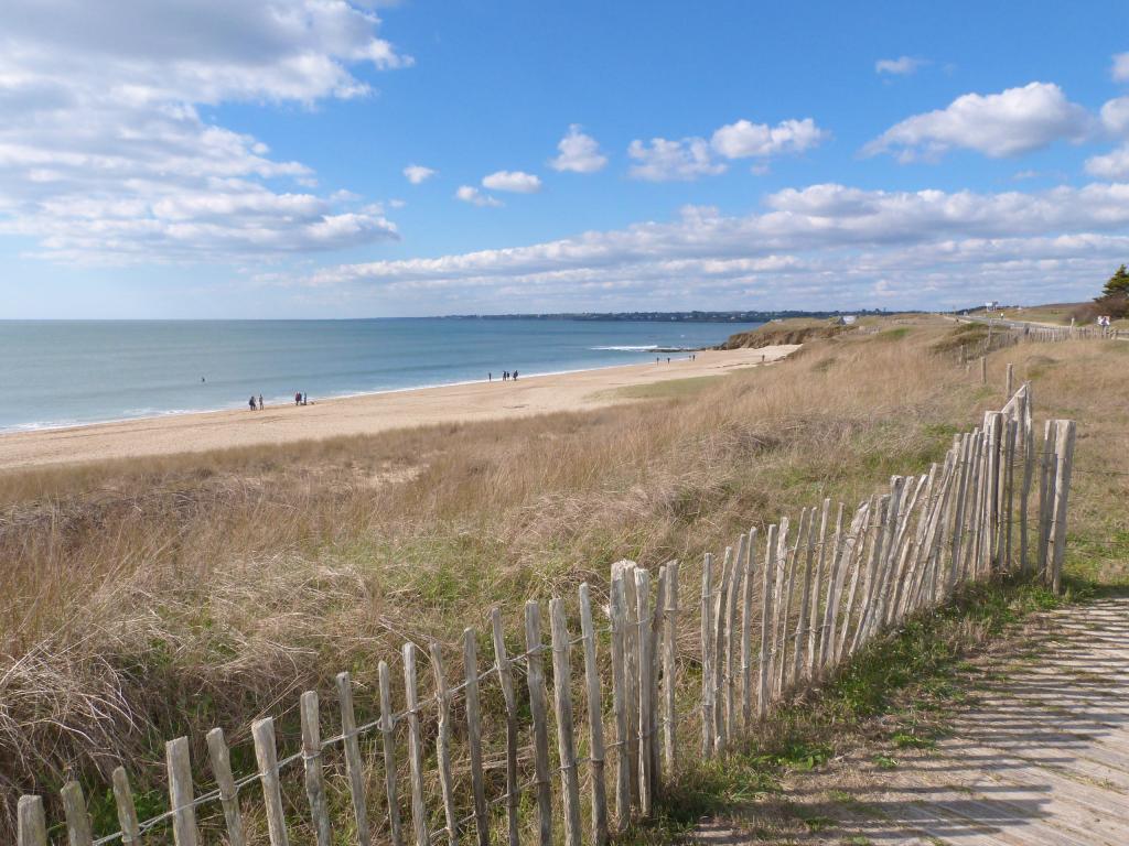 APPARTEMENT FACE A L'OCEAN, CLASSE 3 ETOILES AVEC TENNIS ET PISCINE