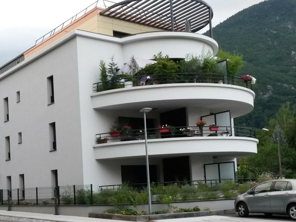 VOTRE RESIDENCE  POUR 6 PERSONNES *** A 2 PAS DU LAC D'ANNECY (CLIMATISATION - GARAGE PRIVE)