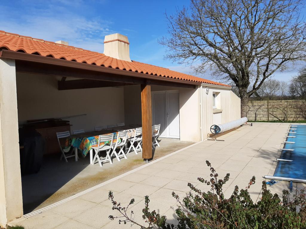 Grande villa 125 mètres carré avec véranda et piscine