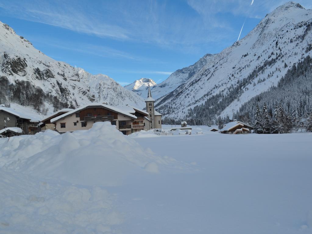 Une halte calme , simple, dans un environnement magnifique à 1500m d'altitude aux portes du parc de la Vanoise, adaptée aux enfants et aux seniors..