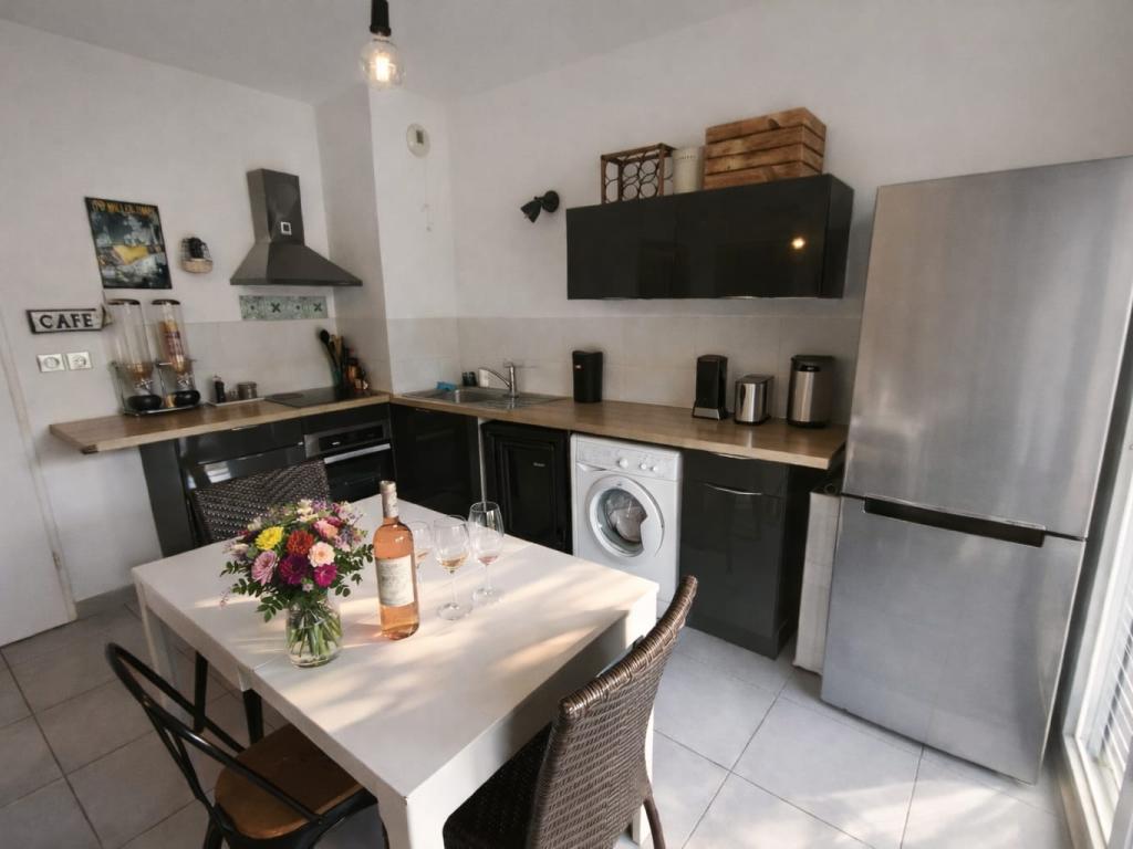 LOCATION VACANCES 🌿 Séjournez au cœur de la Presqu’île de Giens – Appartement familial avec terrasse 🌿 Envie de vacances entre mer, nature et village provençal ?