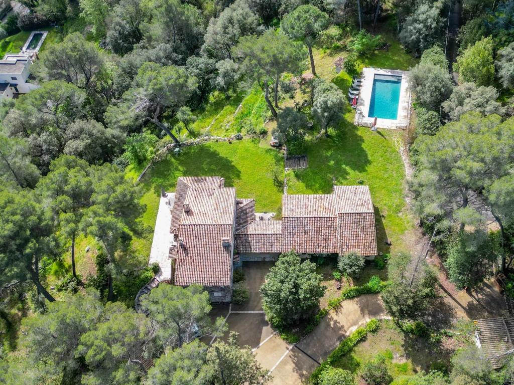 La Campanette, villa spacieuse, 7 chambres, 5 sdb, jardin, clim, piscine privée, stationnement