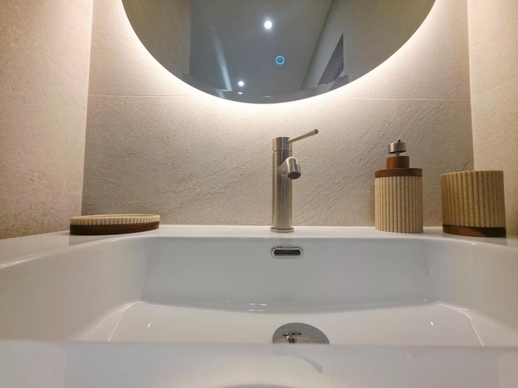 Séjour détente : studio, terrasse ensoleillée, clim, parking privé