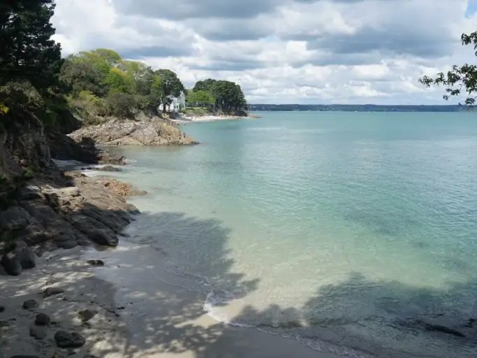 Studio et terrasse avec vue sur jardin à 3 mn de la mer