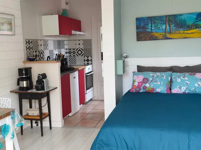 Studio et terrasse avec vue sur jardin à 3 mn de la mer