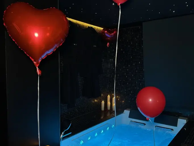 Superbe suite avec jacuzzi privé / vidéoprojecteur