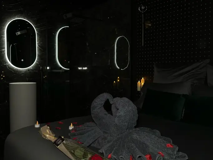 Superbe suite avec jacuzzi privé / vidéoprojecteur
