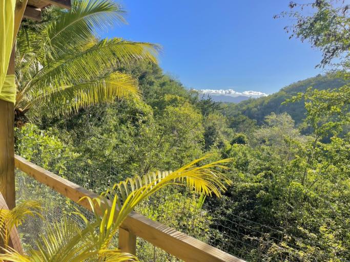 le Gîtes tout confort couleur caraibes pour 2 à 4 pers maxi sans vis à vis sur les hauteurs du Gosier avec piscine 24/24