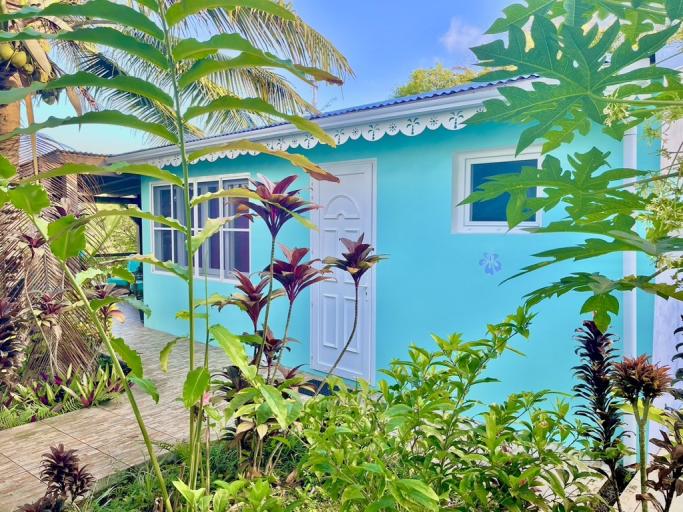 le Gîtes tout confort couleur caraibes pour 2 à 4 pers maxi sans vis à vis sur les hauteurs du Gosier avec piscine 24/24