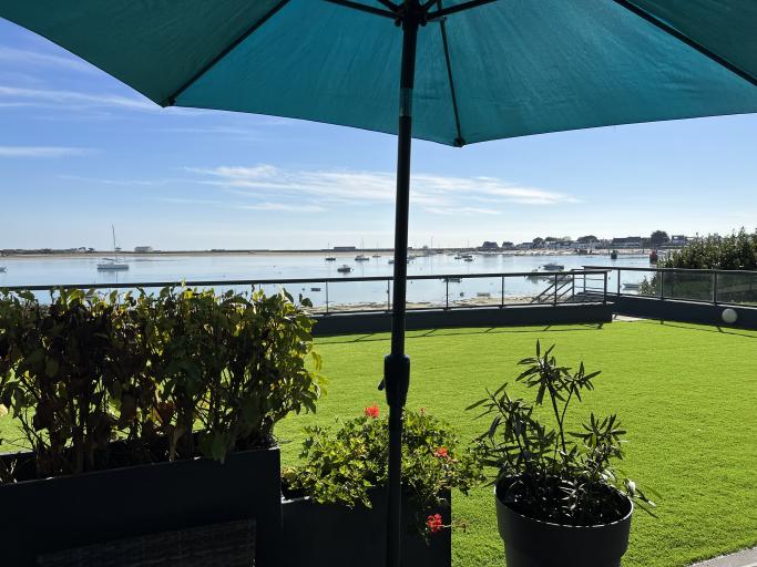 RÉF 231 - PORT-LOUIS APPARTEMENT TYPE 2 TERRASSE PLEINE VUE MER AVEC GARAGE