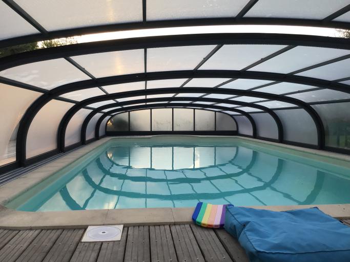 Cottage LES ALGUES Bretagne Sud , piscine couverte chauffée , jacuzzi , mer à 500m