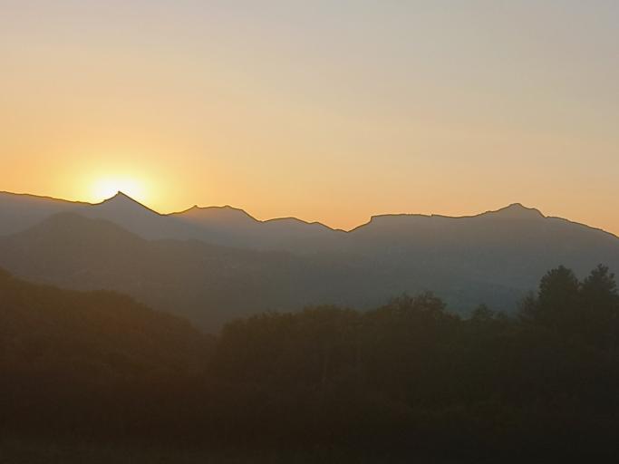 Gite pour 4-5 personnes avec vue imprenable sur les montagnes proche du lac de Serre-Ponçon. Piscine à disposition en saison
