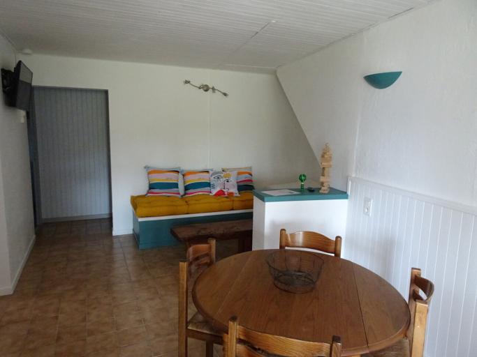 Gite pour 4-5 personnes avec vue imprenable sur les montagnes proche du lac de Serre-Ponçon. Piscine à disposition en saison
