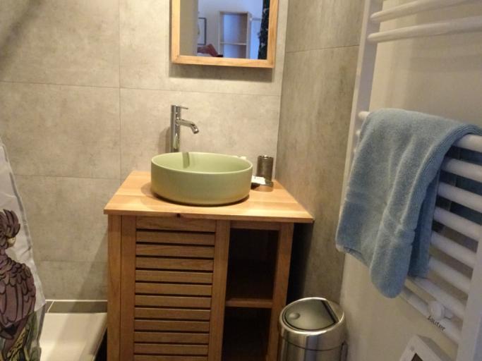 Très jolie chambre cosy alliant modernité & authenticité au calme avec vue sur la montagne Cuerate et avec accès à la piscine en saison