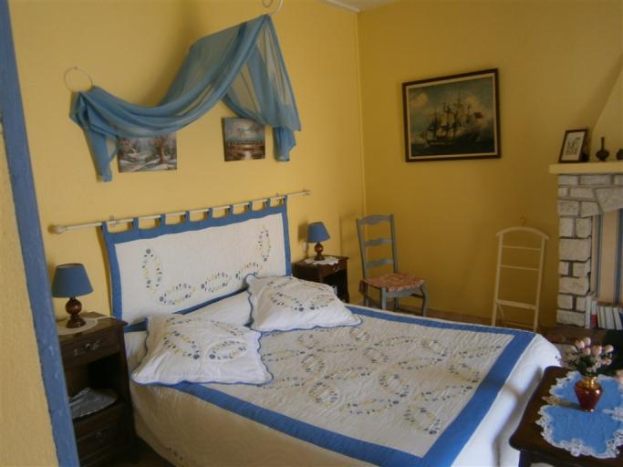 GITE LA PETITE FOLIE, 8/10 personnes, piscine couverte, 15mn Luçon, entre mer et bocage, à 25mn de la Tranche/Mer,