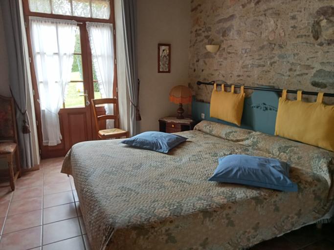 GITE LA PETITE FOLIE, 8/10 personnes, piscine couverte, 15mn Luçon, entre mer et bocage, à 25mn de la Tranche/Mer,