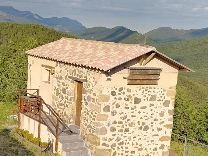 Les gîtes de saint Ribert 😀🚵🚶🚗🐕 studio, alpes du Sud, repos, détente, vue magnifique.