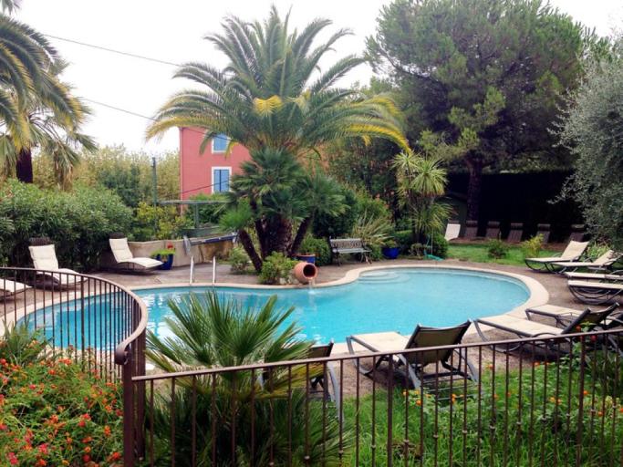 HÔTEL VILLA ROSERAIE ouvert toute l'année : LA NUIT, SEMAINE, MOIS, ANNEE.