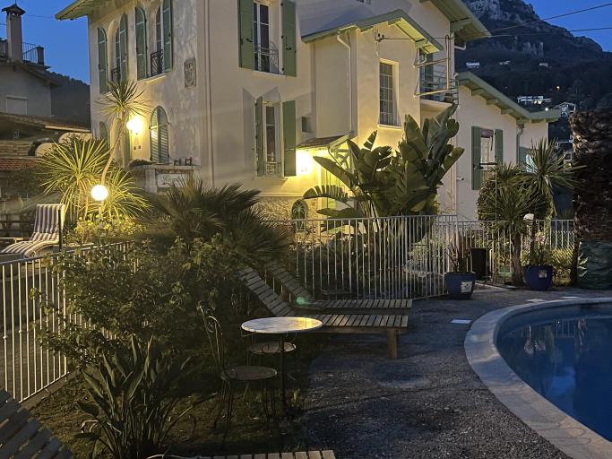 HÔTEL VILLA ROSERAIE ouvert toute l'année : LA NUIT, SEMAINE, MOIS, ANNEE.