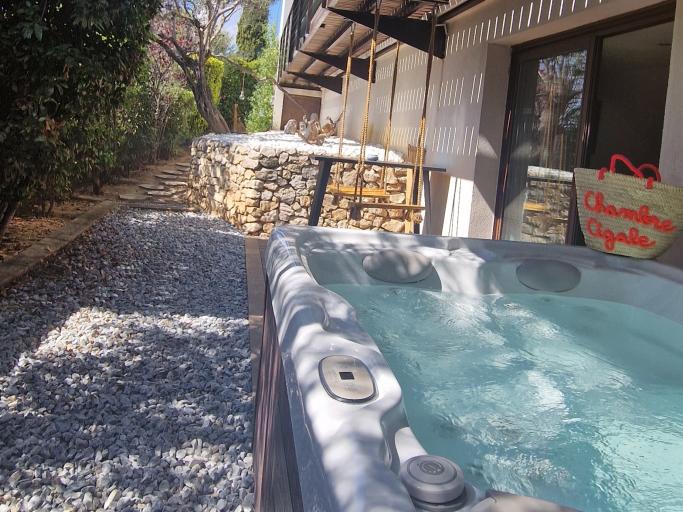 Chambre d'hôtes Cigale avec jacuzzi privé