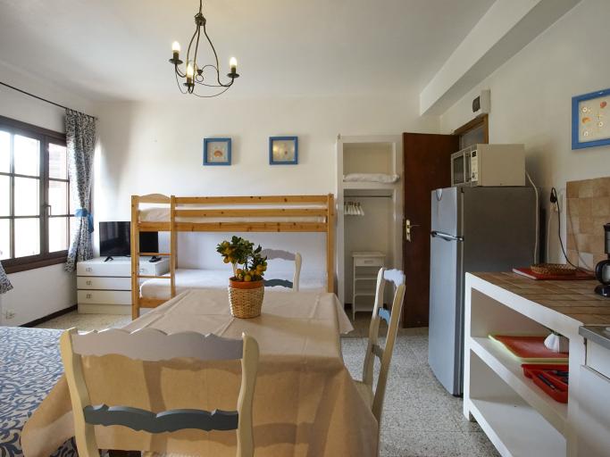 STUDIO REZ DE CHAUSSEE PROCHE PLAGE BERGERIE