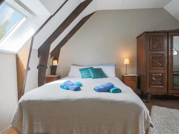 Gite Cornouaille - Authentique longère Bretonne * piscine * un écrin de verdure (8-10 pers) * Accès RN12 en quelques minutes