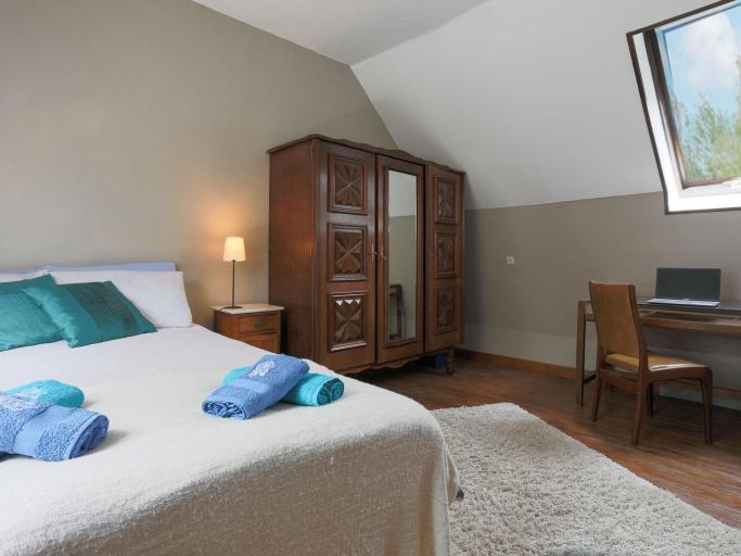 Gite Cornouaille - Authentique longère Bretonne * piscine * un écrin de verdure (8-10 pers) * Accès RN12 en quelques minutes