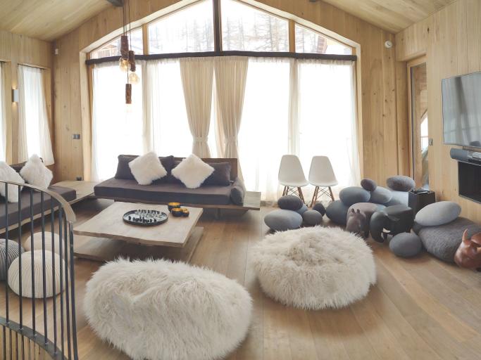 Le Chalet des Boisses, Ski aux pieds -Tignes 1800 -  10/14 personnes - 4 étoiles,  5ch, 5 pièces d'eau,  jacuzzi, hammam, coin feu... au bord des pistes avec vue sur le front de neige