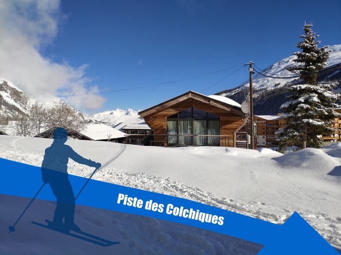Le Chalet des Boisses, Ski aux pieds -Tignes 1800 -  10/14 personnes - 4 étoiles,  5ch, 5 pièces d'eau,  jacuzzi, hammam, coin feu... au bord des pistes avec vue sur le front de neige