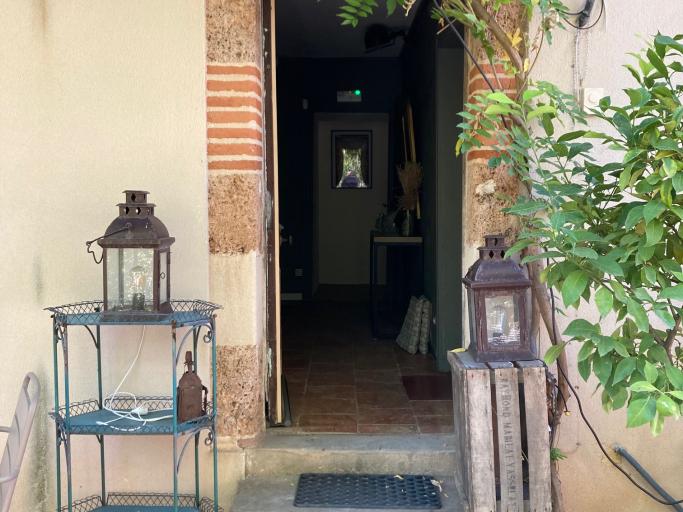 16 Bis gîte-hôtel. Studio spacieux et cosy. Logement idéal pour tourisme et affaires
